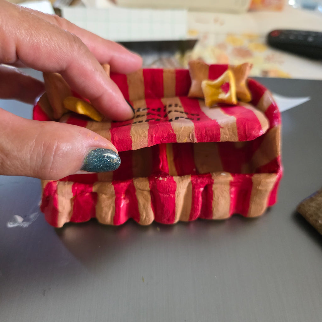 Divanetto Portagioie Artigianale "Siediti, dobbiamo parlare!" - Scatola da Collezione Dipinta a Mano